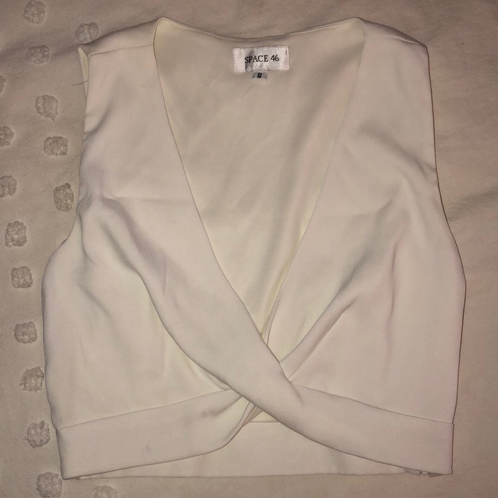 White low cut cropped tank